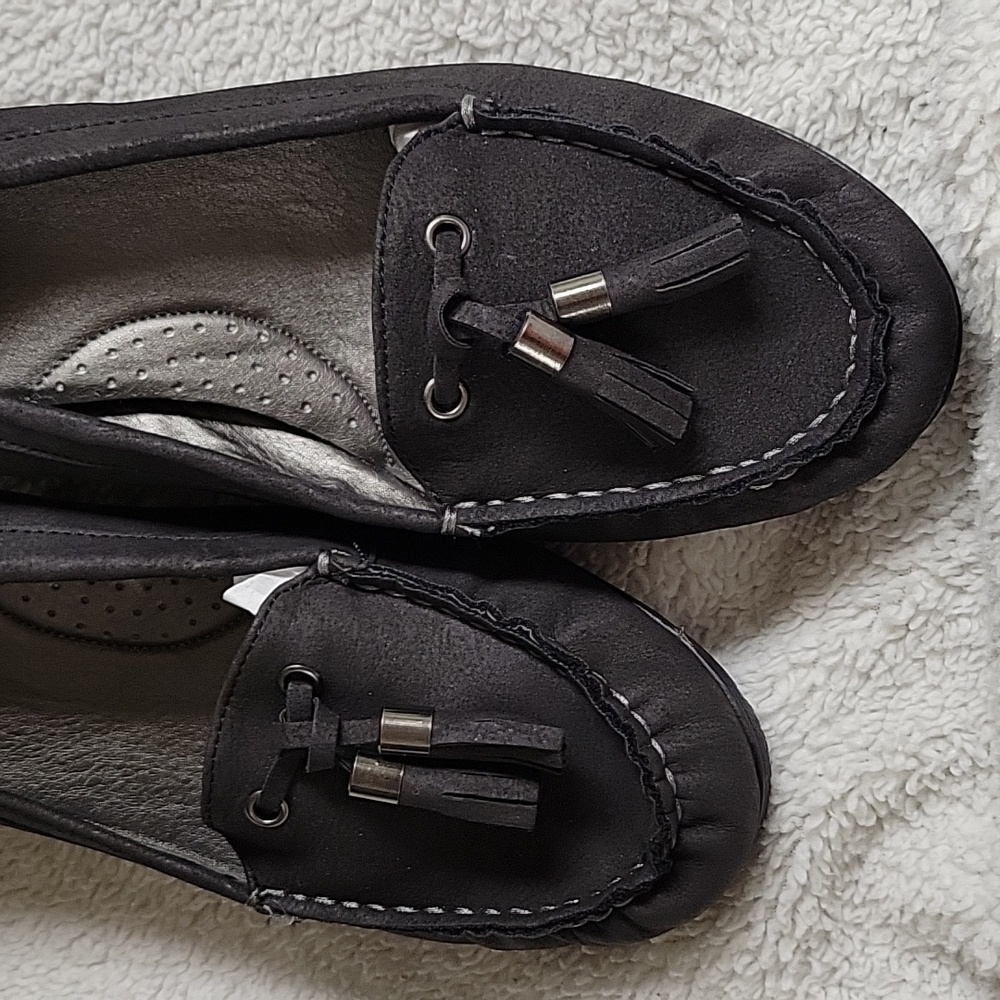 Avenue tassle wedges